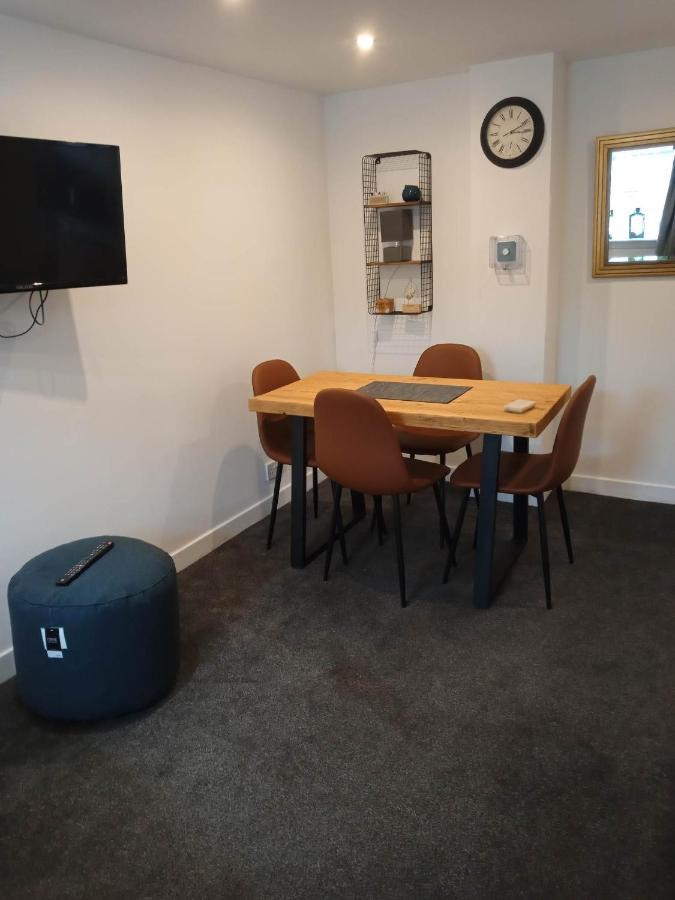 2 Bedrooms Sleeps 4 Free Wifi Parking Outdoor Area 런딘링스 외부 사진