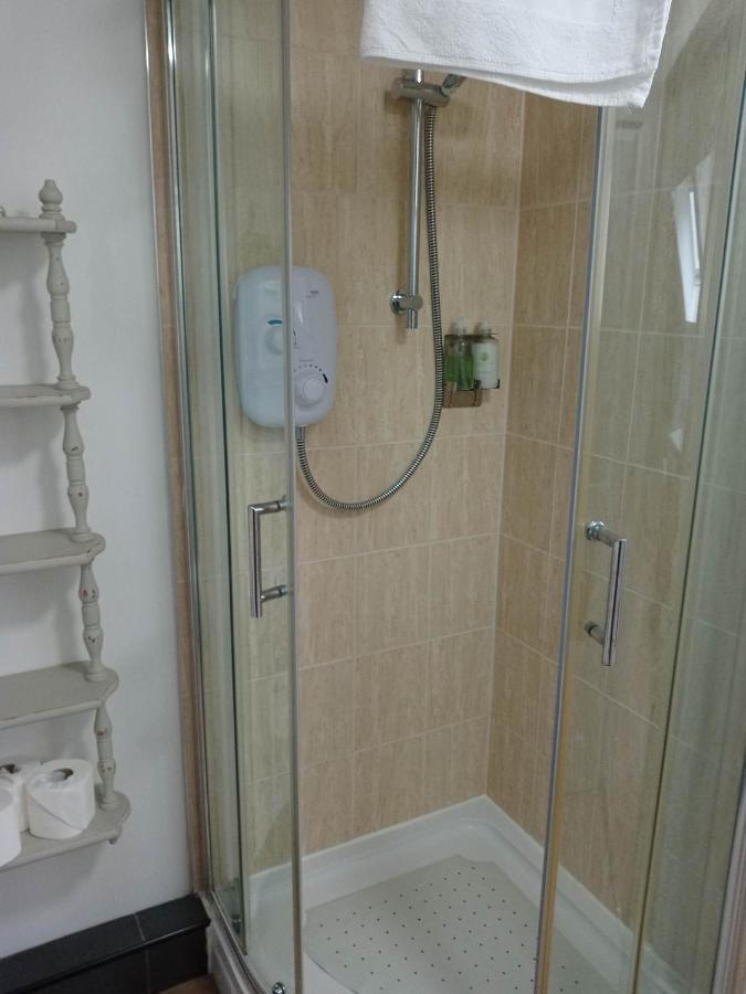 2 Bedrooms Sleeps 4 Free Wifi Parking Outdoor Area 런딘링스 외부 사진