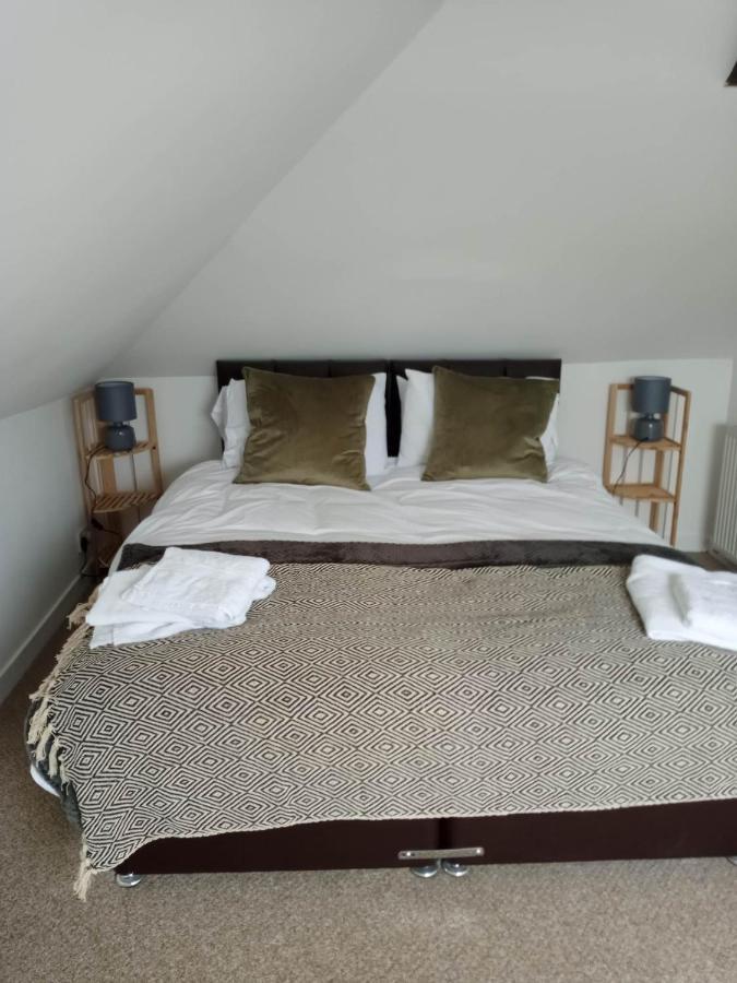 2 Bedrooms Sleeps 4 Free Wifi Parking Outdoor Area 런딘링스 외부 사진