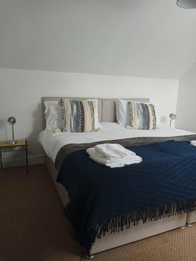2 Bedrooms Sleeps 4 Free Wifi Parking Outdoor Area 런딘링스 외부 사진